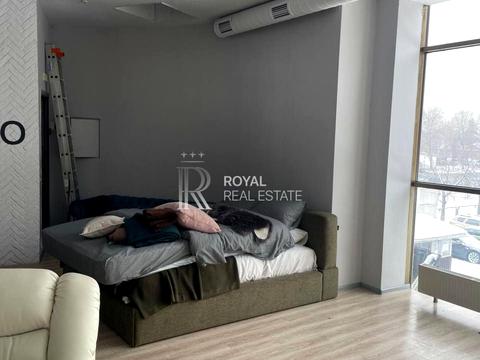 комерційна за адресою Дніпровська набережна вул., 7