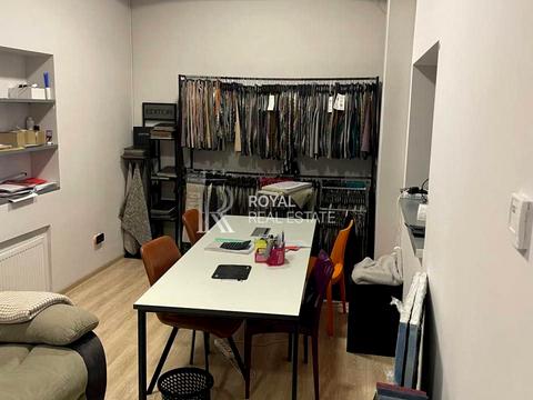 комерційна за адресою Дніпровська набережна вул., 7