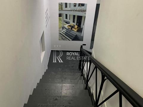 комерційна за адресою Дніпровська набережна вул., 7