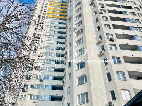 квартира за адресою Любомира Гузара просп. (Космонавта Комарова), 26