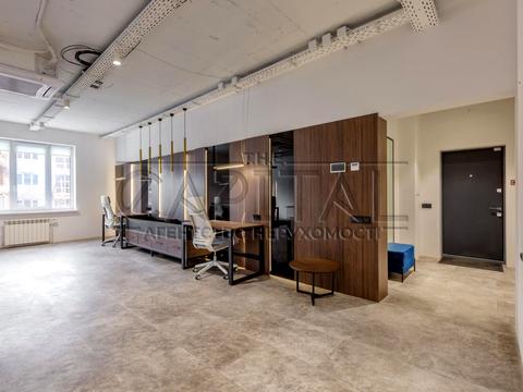 комерційна за адресою Князів Острозьких вул. (Московська), 46/2