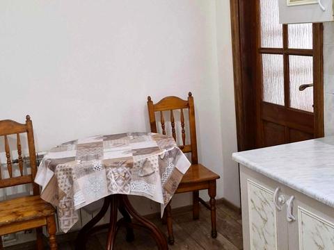 квартира за адресою Академіка Володимира Гнатюка вул. (), 12