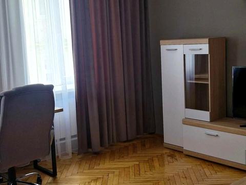 квартира за адресою Академіка Володимира Гнатюка вул. (), 12