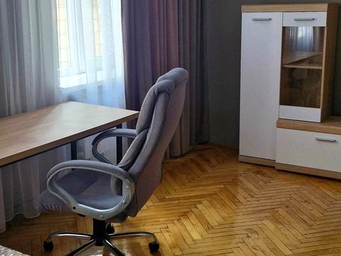 квартира за адресою Академіка Володимира Гнатюка вул. (), 12