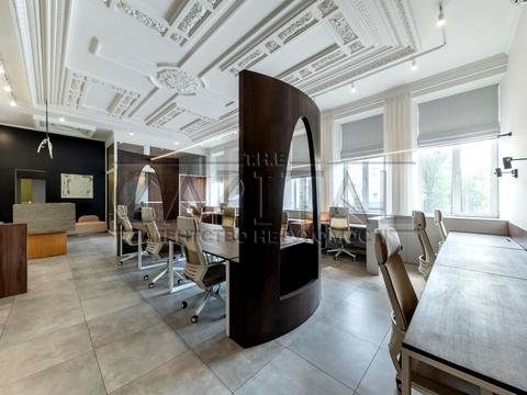 комерційна за адресою Київ, Богдана Хмельницького вул., 32