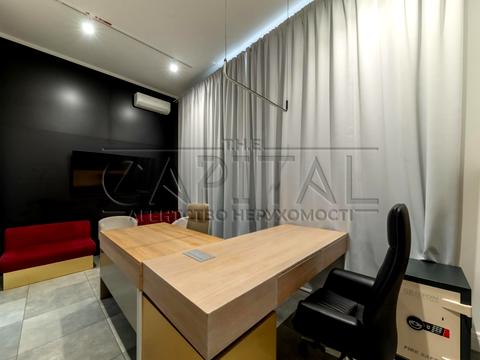 комерційна за адресою Київ, Богдана Хмельницького вул., 32