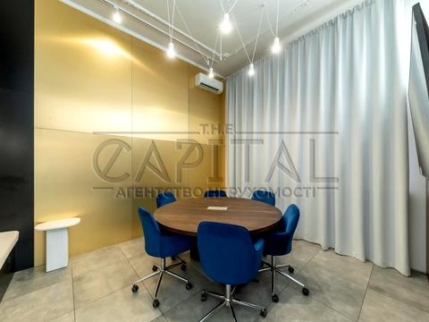 комерційна за адресою Київ, Богдана Хмельницького вул., 32