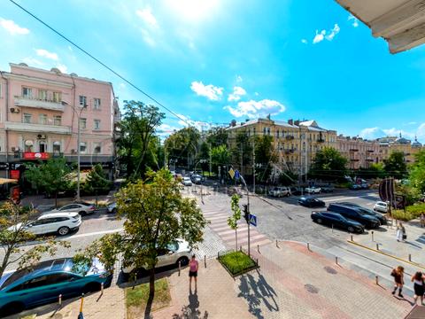 комерційна за адресою Київ, Богдана Хмельницького вул., 32