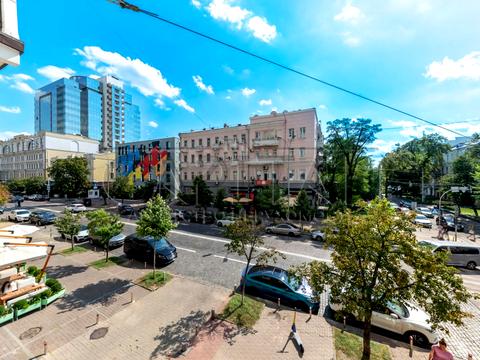 комерційна за адресою Київ, Богдана Хмельницького вул., 32