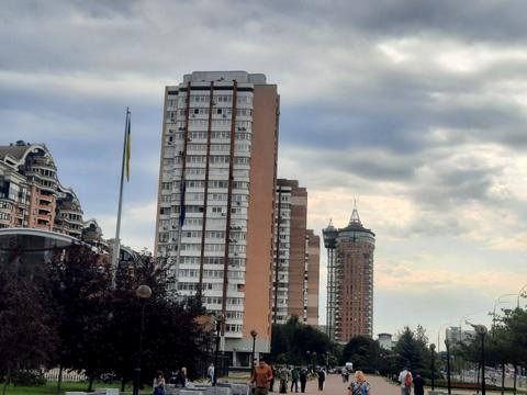 комерційна за адресою Оболонська набережна вул., 11