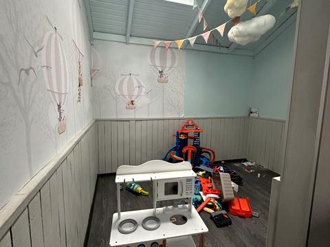 комерційна за адресою Івана Чендея вул., 13