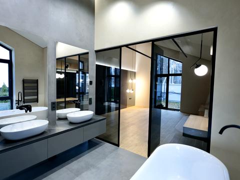 дом по адресу Евгения Коновальца ул.