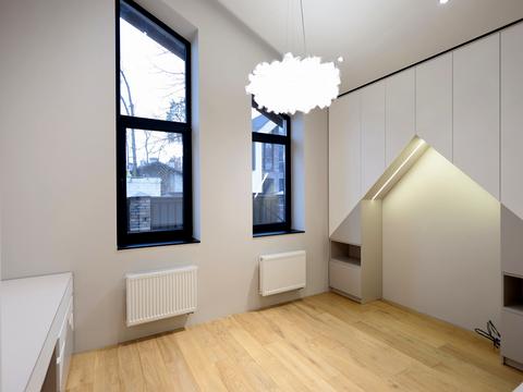 дом по адресу Евгения Коновальца ул.