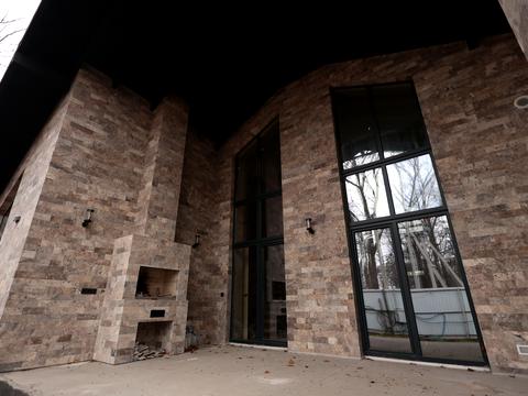 дом по адресу Евгения Коновальца ул.