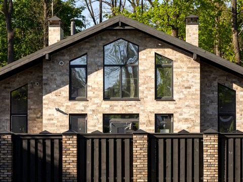 дом по адресу Евгения Коновальца ул.