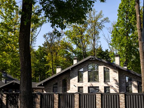 дом по адресу Евгения Коновальца ул.