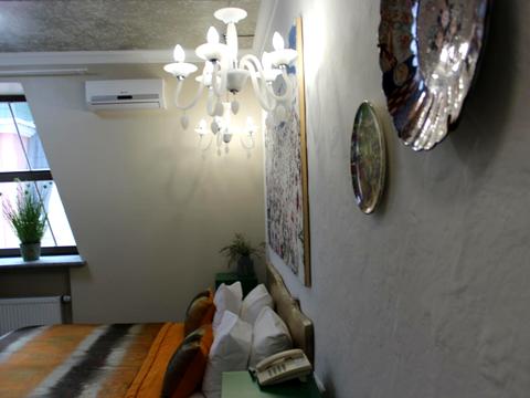 комерційна за адресою Воздвиженська вул., 20