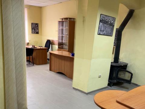 комерційна за адресою Корятовича пл., 15