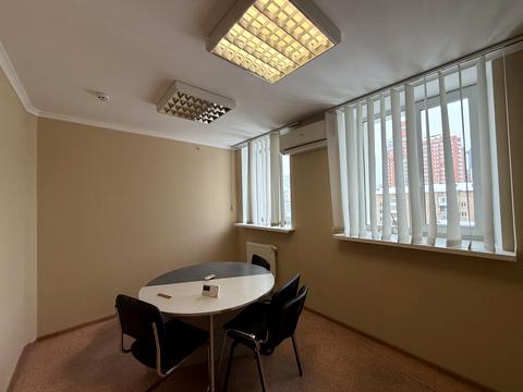 комерційна за адресою Антоновича вул. (Горького), 157