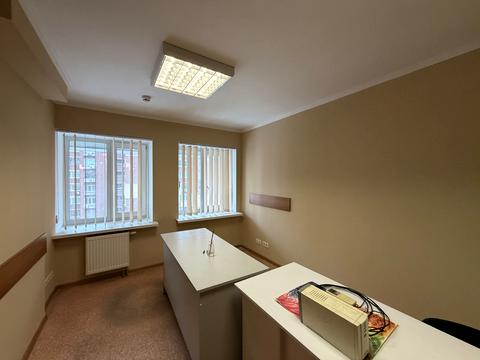 комерційна за адресою Антоновича вул. (Горького), 157