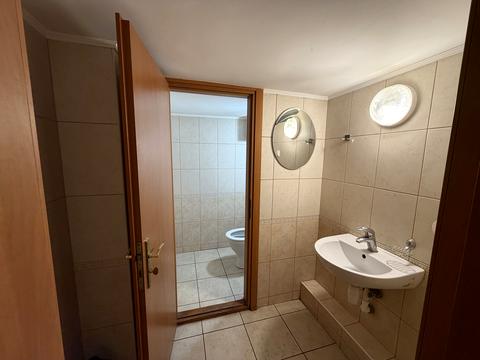 комерційна за адресою Антоновича вул. (Горького), 157