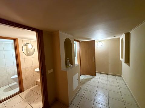 комерційна за адресою Антоновича вул. (Горького), 157