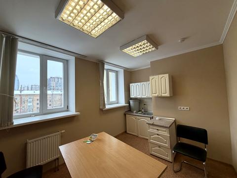 комерційна за адресою Антоновича вул. (Горького), 157