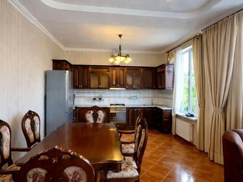 будинок за адресою смт. Таїрове, Яблунева, 20