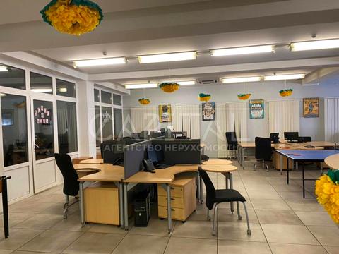 комерційна за адресою Лариси Руденко вул., 6