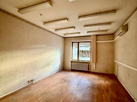 комерційна за адресою Воскресенська вул. (Леніна), 17