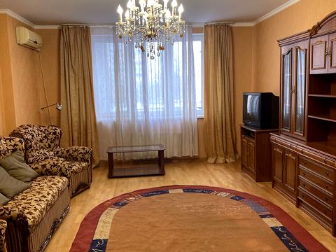 квартира за адресою Раїси Окіпної вул., 8