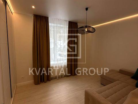 будинок за адресою Миколи Леонтовича вул. (Толстого), 12