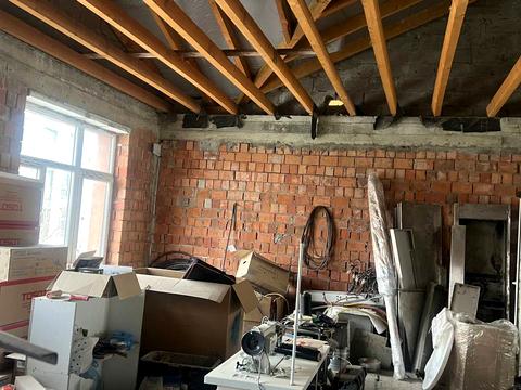 комерційна за адресою Митна вул., 25