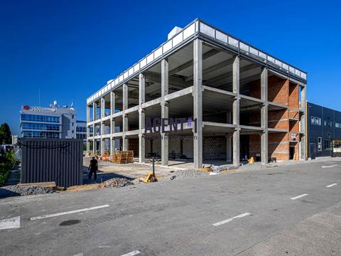 комерційна за адресою Антонова вул., 1