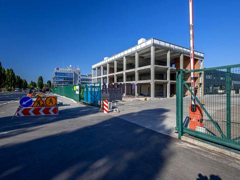 комерційна за адресою Антонова вул., 1