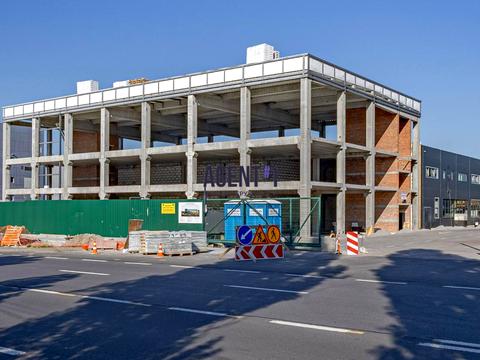 комерційна за адресою Антонова вул., 1