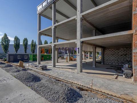 комерційна за адресою Антонова вул., 1