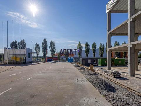 комерційна за адресою Антонова вул., 1