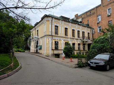 комерційна за адресою Володимирська вул., 5