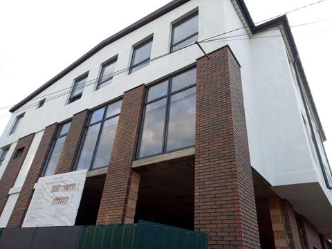 комерційна за адресою Чорновола вул., 80