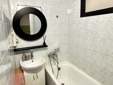 квартира за адресою Тролейбусна вул., 15