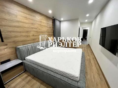 квартира по адресу Гвардейцев-Широнинцев ул., 74-Б