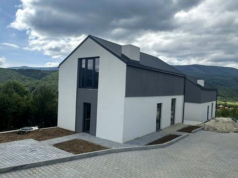 дом по адресу  ул.