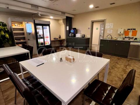 коммерческая по адресу Степана Бандеры просп. (Московський), 8