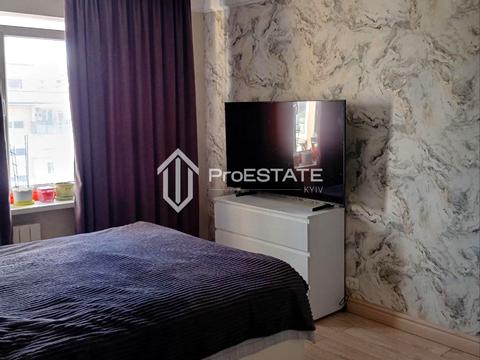 квартира за адресою Київ, Ореста Левицького вул. (Академіка Курчатова), 4