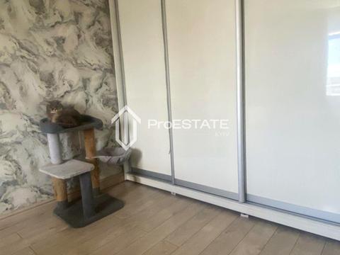 квартира за адресою Київ, Ореста Левицького вул. (Академіка Курчатова), 4