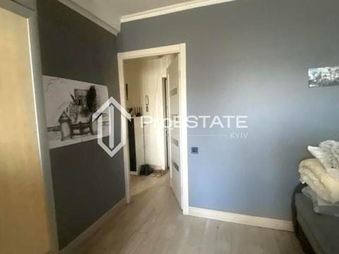 квартира за адресою Київ, Ореста Левицького вул. (Академіка Курчатова), 4