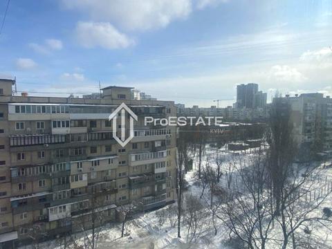 квартира за адресою Київ, Ореста Левицького вул. (Академіка Курчатова), 4