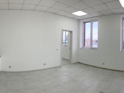 комерційна за адресою Майдан незалежності, 3