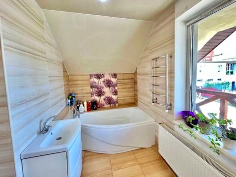 будинок за адресою Вишнева вул., 152